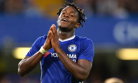 Chelsea thắng, CĐV vẫn bực bội với Conte vì Batshuayi