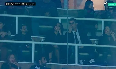 Chùm ảnh: Ronaldo thân mật cùng bạn gái mới trên Bernabeu