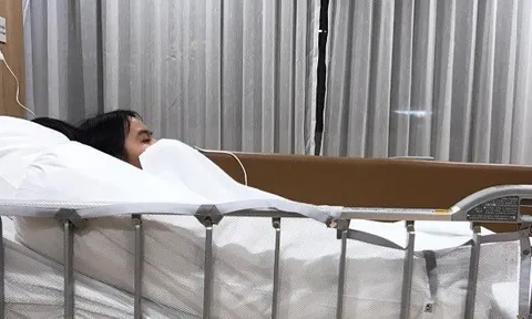 Con gái HLV Kiatisak phải nhập viện cấp cứu