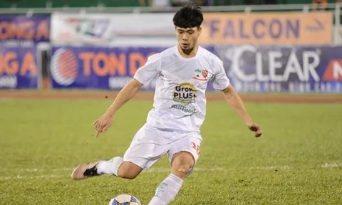 HLV Minh Đức khuyên học trò không đá penalty như Công Phượng