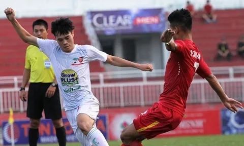 Công Vinh và người hậu bối Văn Toàn