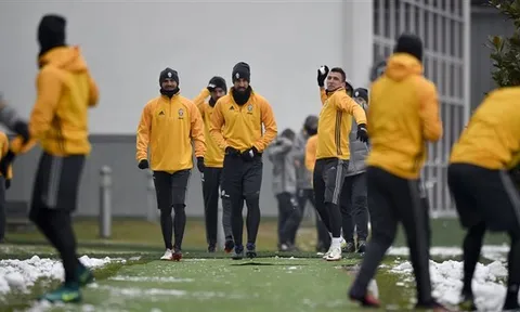 Đại chiến 'bóng tuyết' trên sân tập của Juventus