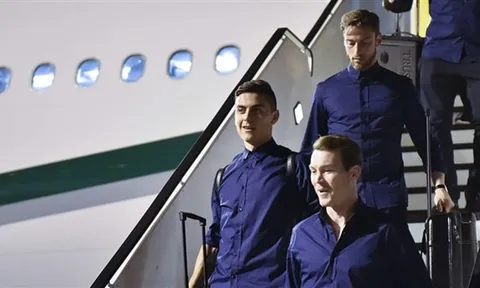 Dàn 'soái ca' Juventus thu hút mọi ánh nhìn tại sân bay Doha