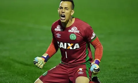 Brazil tôn vinh thủ môn Chapecoense qua đời sau vụ rơi máy bay
