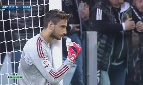 Donnarumma làm nản lòng các chân sút Juventus (Siêu cúp Ý)