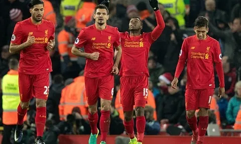 Được Stoke 'biếu không' 3 bàn, Liverpool thắng tưng bừng ngay trên sân nhà