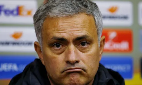 Giáng sinh tới, cầu thủ Man Utd khốn khổ với Mourinho