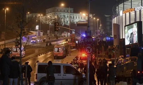 Hiện trường vụ đánh bom bên ngoài SVĐ tại Istanbul