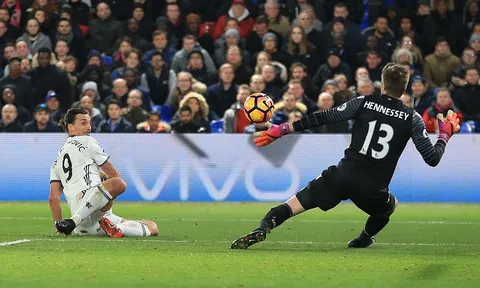 Pogba - Ibra 'song kiếm hợp bích', Man United hạ gục Crystal Palace