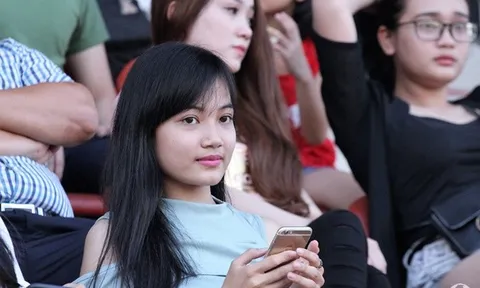 Mất ngôi vương, U21 HAGL vẫn được "bóng hồng" mặn nồng săn đón