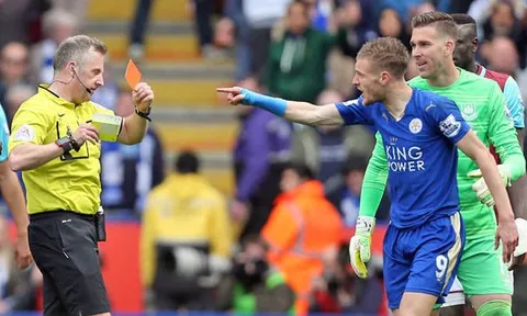 Jamie Vardy vào bóng 2 chân triệt hạ đối phương