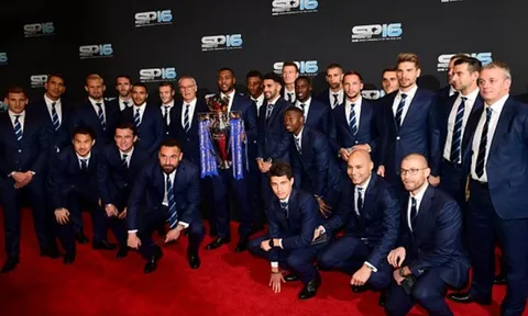 Leicester mang cúp đi nhận giải 'Đội bóng của năm'