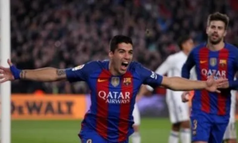 Luis Suarez nhận quà Giáng sinh sớm từ BLĐ Barcelona