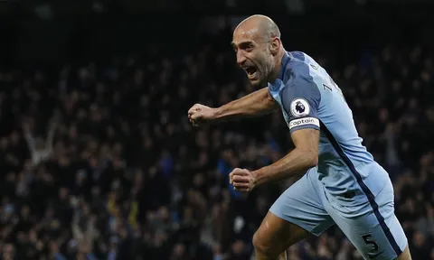 Man City mất trụ cột đến hết năm sau chiến thắng Arsenal