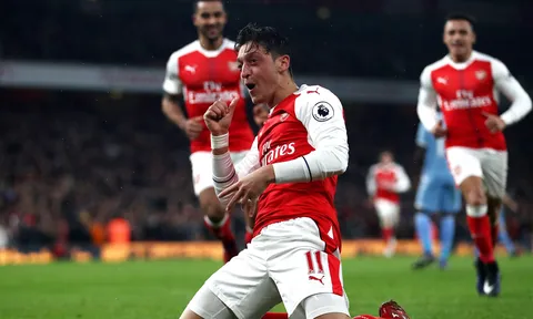 Màn trình diễn của Mesut Oezil trước Stoke City