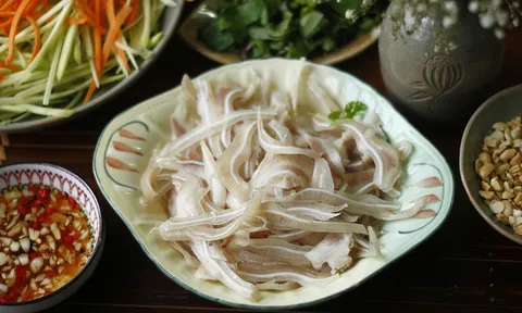 Mẹo luộc tai heo trắng giòn, không hôi