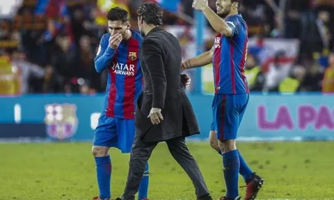 Xin áo đấu Messi cho con trai, HLV Espanyol bị chửi bới thậm tệ