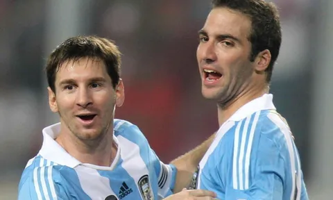 Messi giỏi nhất hiện tại, Ronaldo thống trị mọi thời đại