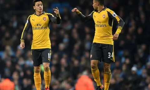 Mesut Oezil: Ngôi sao của những cảm xúc đối lập