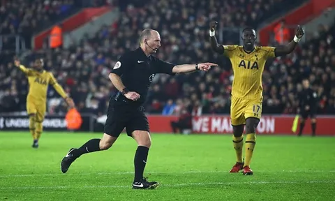 Thêm 2 dấu hiệu cho thấy trọng tài Mike Dean là fan Tottenham