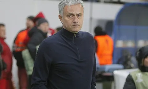 Mourinho chỉ trích fan Zorya không fair-play