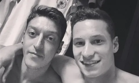 Muốn giữ chân Oezil, Arsenal phải mua bằng được Draxler