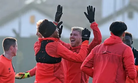 Nhà nhà đi nghỉ, Liverpool vẫn chăm chỉ luyện tập