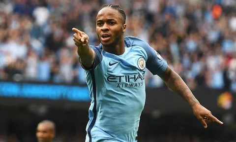 Những pha rê bóng tốc độ cao của Raheem Sterling