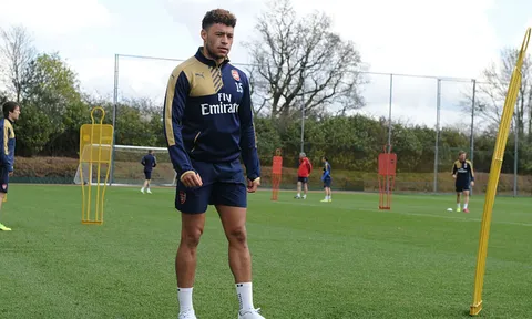 Những pha xử lý đẳng cấp của Oxlade Chamberlain