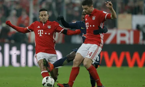 Những tình huống khiến dân mạng "lác mắt" ở vòng 16 Bundesliga