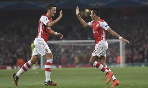 Đừng nghe tin đồn, Oezil và Sanchez muốn ở lại Arsenal