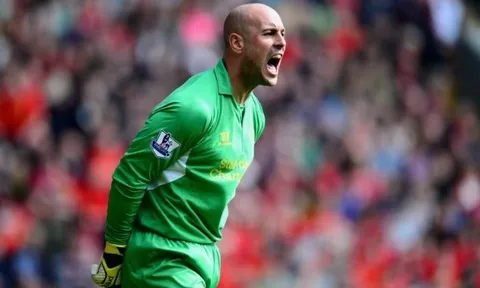 Pepe Reina từng mắc sai lầm tai hại trong trận derby Merseyside