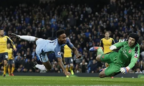Petr Cech đang ở đáy sự nghiệp kể từ khi đến Anh