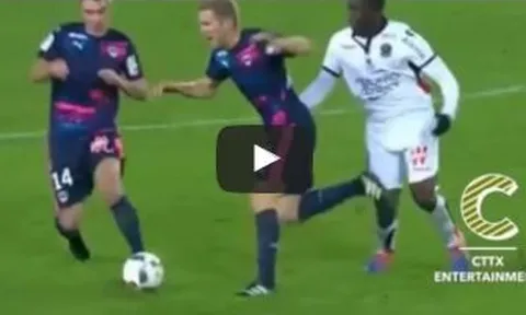 Pha phạm lỗi lộ liễu dẫn đến thẻ đỏ của Mario Balotelli vs Bordeaux