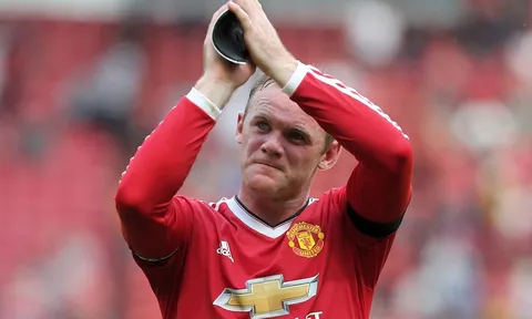 Rooney nổi điên với trọng tài, Mourinho vội thanh minh