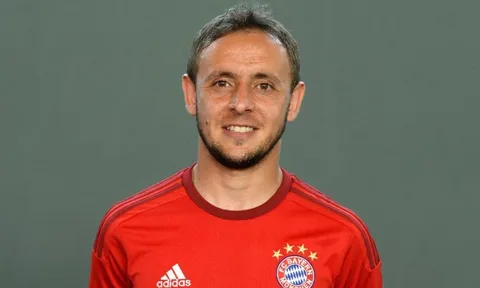 Sao Bayern Munich trổ tài ca hát điệu nghệ