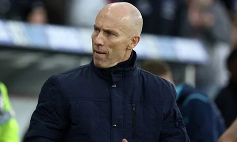 Swansea lại sa thải HLV, mời gọi Giggs