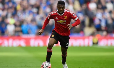 Timothy Fosu-Mensah chơi thế nào trước Zorya?