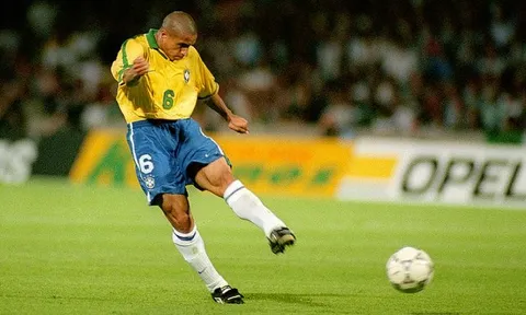 Top 10 bàn thắng đẹp nhất trong sự nghiệp của Roberto Carlos