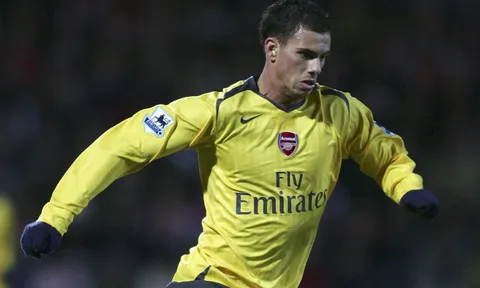 Top 30 tiền đạo tồi tệ nhất giải Ngoại hạng (Phần 3): Thần đồng 'xịt' của Arsene Wenger