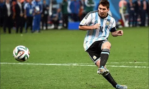 Top 7 'kèo trái' xuất sắc nhất trong lịch sử: Messi vượt mặt Maradona