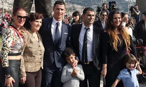 Trái tim Ronaldo: Một đời vì gia đình và cộng đồng