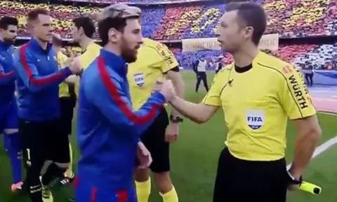 Trọng tài bắt El Clasico bị phạt vì "quá thân thiện" với Barca