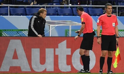 Trọng tài đầu tiên dùng công nghệ thổi penalty