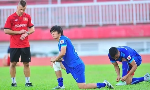 Tuấn Anh làm khán giả 8 vòng đầu tại V-League 2017