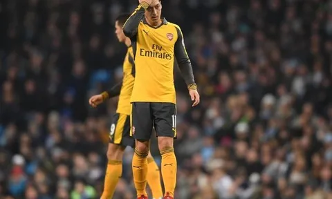 Xấu hổ và nhục nhã, Arsenal không xứng đáng đua vô địch