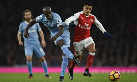 Xem Alexis Sanchez làm khổ hàng thủ Stoke City