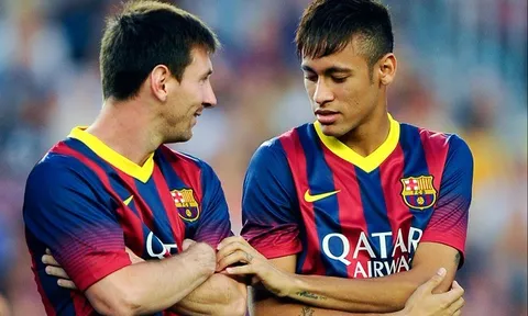 Xem Messi và Neymar 'vờn' đối phương