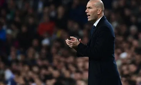 Zinedine Zidane san bằng kỷ lục bất bại của huyền thoại Leo Beenhakker