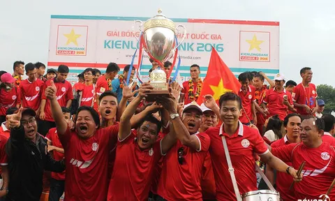 Người hâm mộ cháy hết mình ngày TP.HCM lên ngôi vô địch